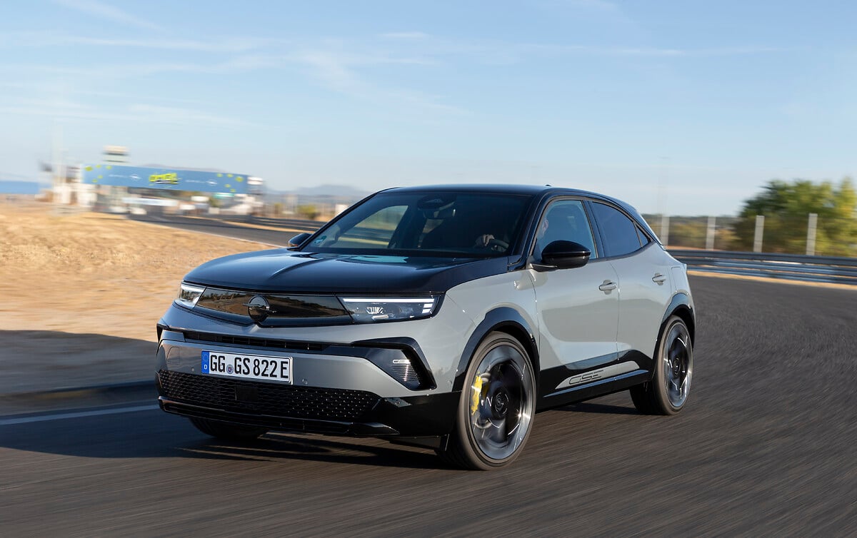 Nový Opel Mokka GSE vybojoval „Zlatý volant 2025“